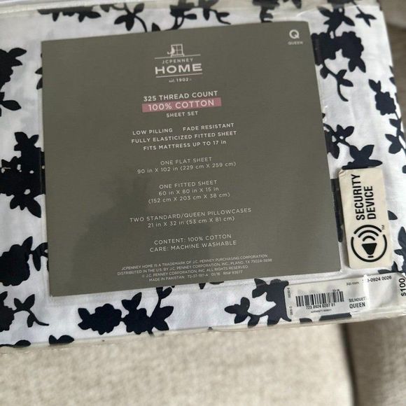 - JC Penny Home Queen Sheet Set - Picture 2 of 2